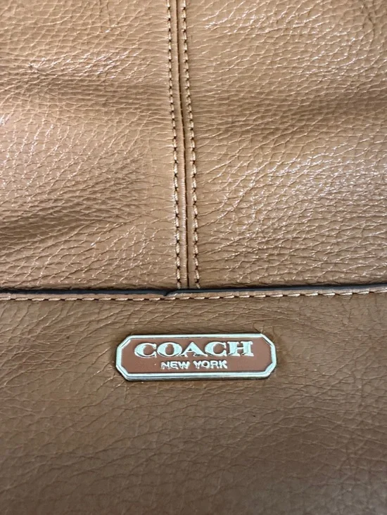 Coach Park Pebbled Leather Carrie Tote – Warm Brown with side pockets - Picture 2 of 11
